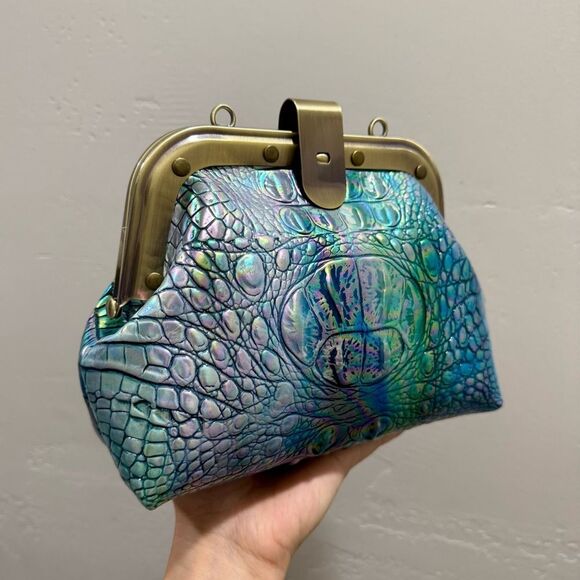 Iridescent Croc-Embossed Leather Handmade Retro Push Lock Multi Use Handbag - Picture 7 of 17